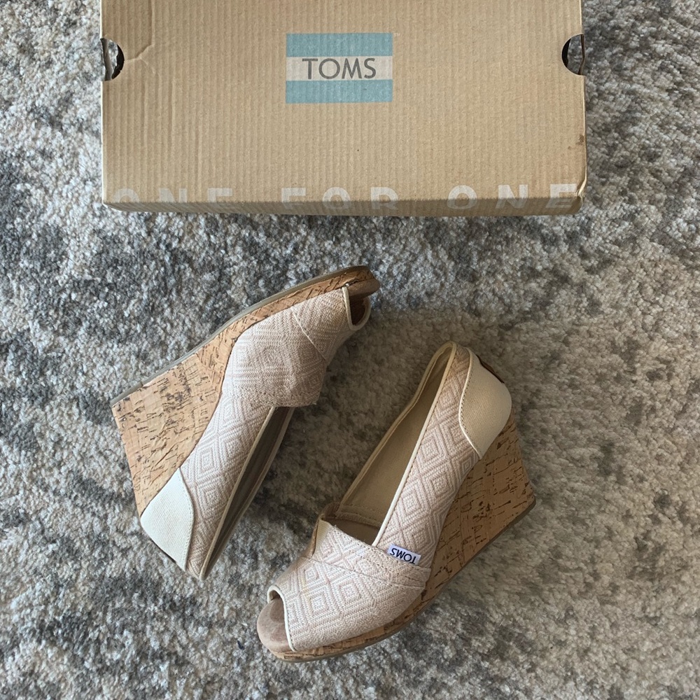 •{Personal Item}• TOMS WEDGE SANDAL